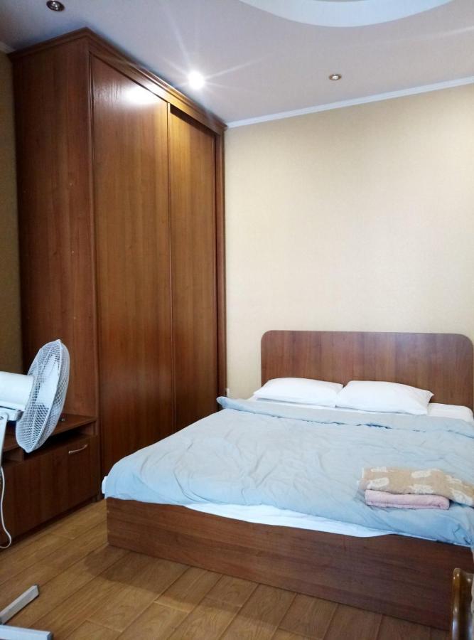 Однокомнатная Шота Руставели Apartamento Kiev Exterior foto